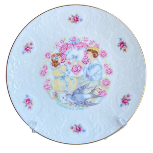 1977 Valentine’s Day Royal Doulton porcelain Collector Plate hearts and flowers